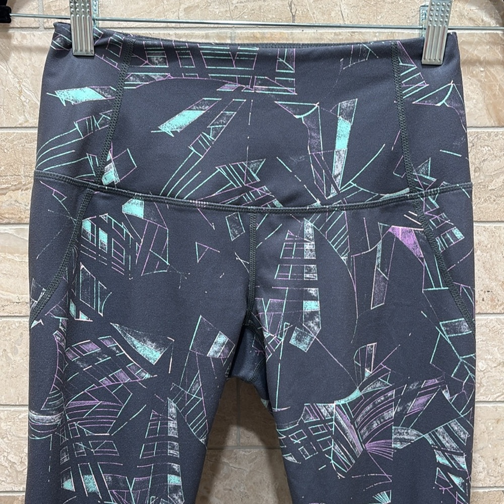 Zella Geometric Patterned Leggings - Picture 2 of 11
